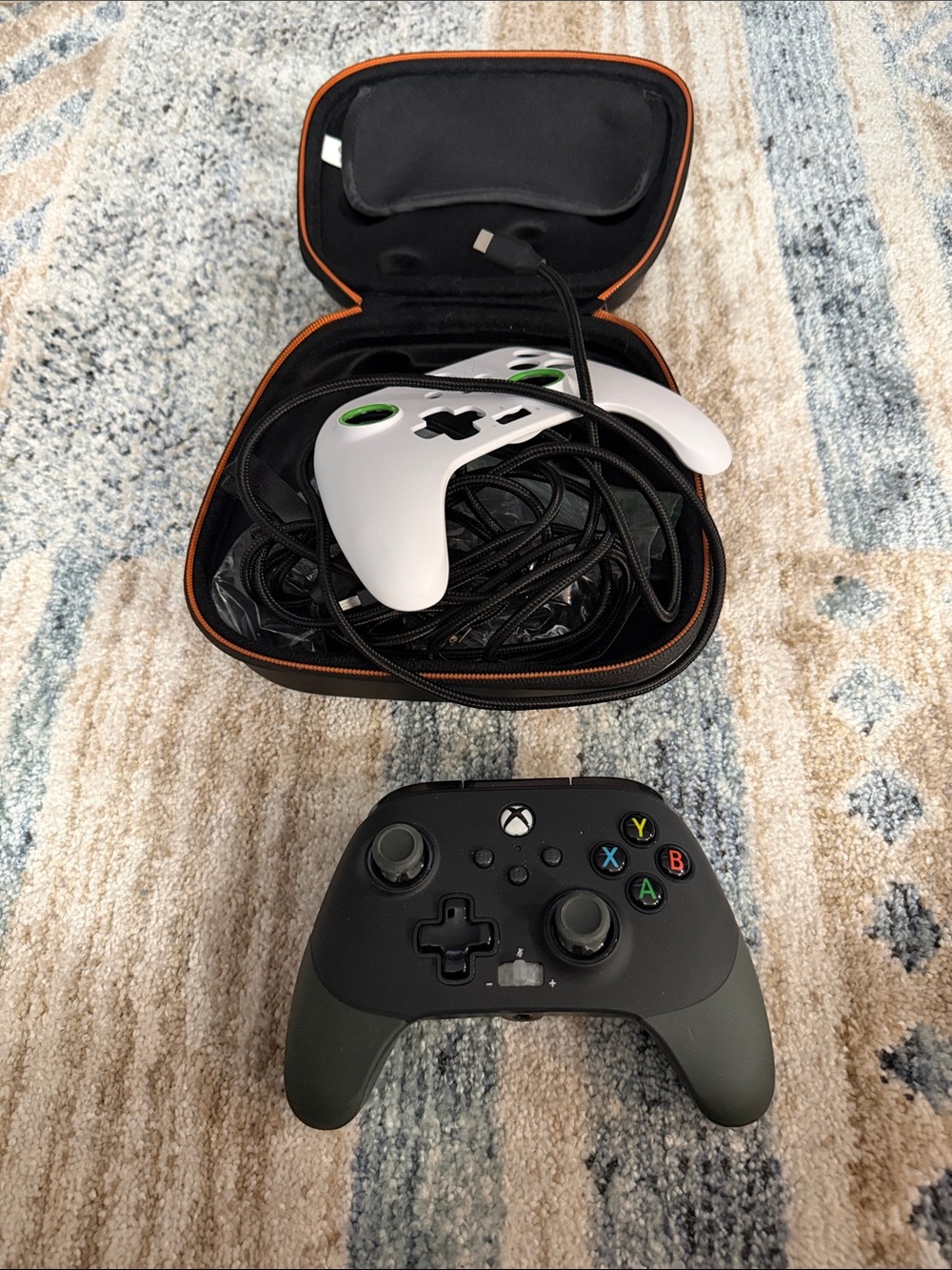 Wired Controller with White Replacement Faceplate - Black & White